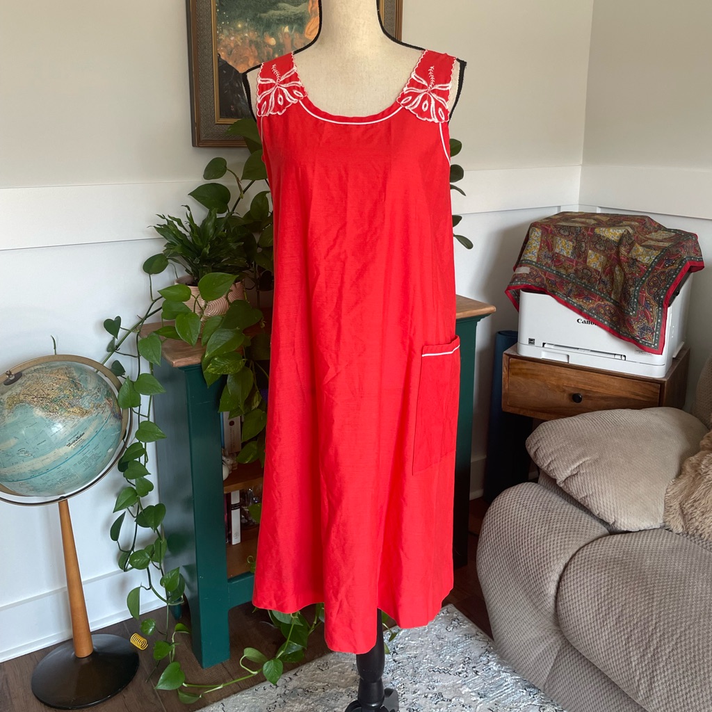 Komar For Leisurely Living Red Vintage Chore Dress Medium White Embroidery